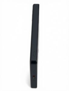 Side profile of the Sultão ultra-slim power bank showing the power button, USB-C port and LED indicators