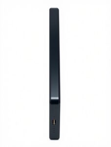 Ultra-slim edge profile of the Sultão magnetic power bank with USB-C port and LED charge dots